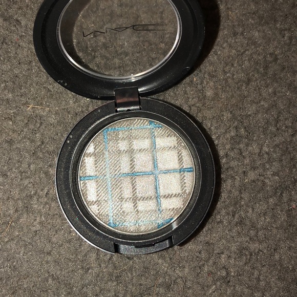MAC eyeshadow - Picture 2 of 2